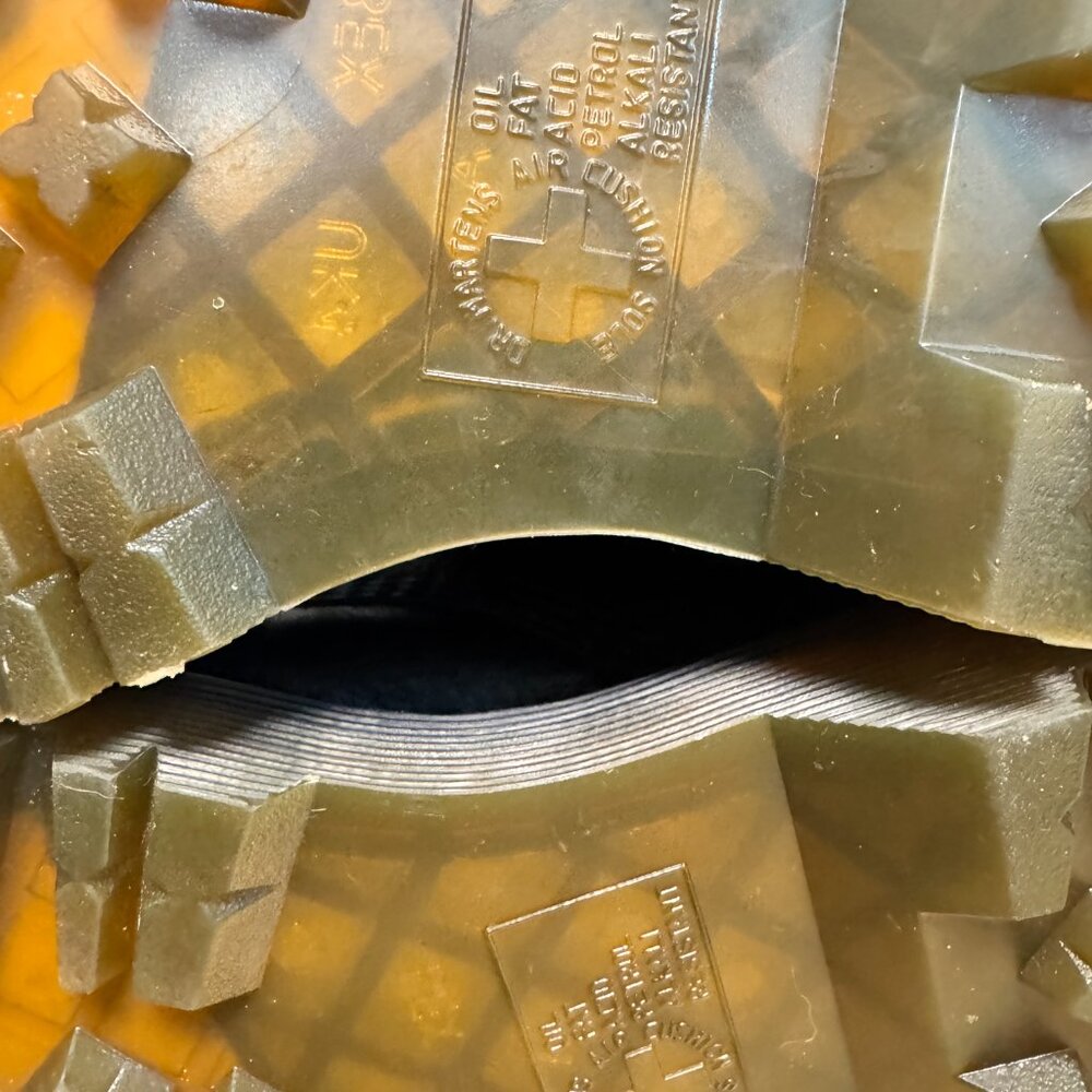 Doc Martens 1460 8 Eyelet Boots - 9/10 Condition Mens 6 / Ladies 7 - Picture 5 of 5